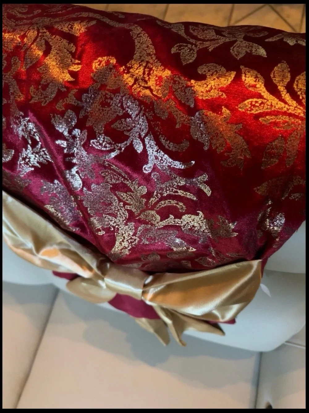 Red Gold Brocade Christmas Table Runner Satin Bow NWT